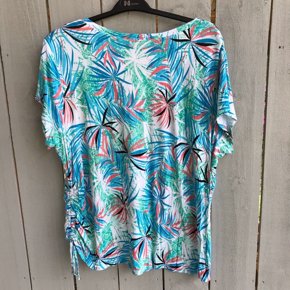 Beachy V Neck Top - Picture 6 of 6